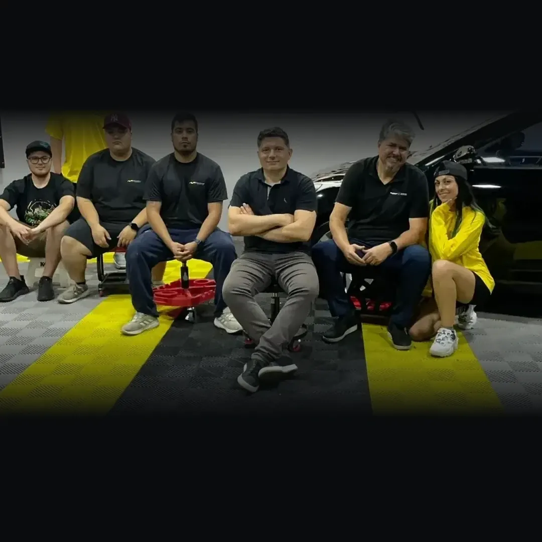 Equipe Alcance reunida no estúdio